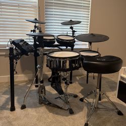 Roland V-DrumsTD-27KV Electronic Drumset in great condition