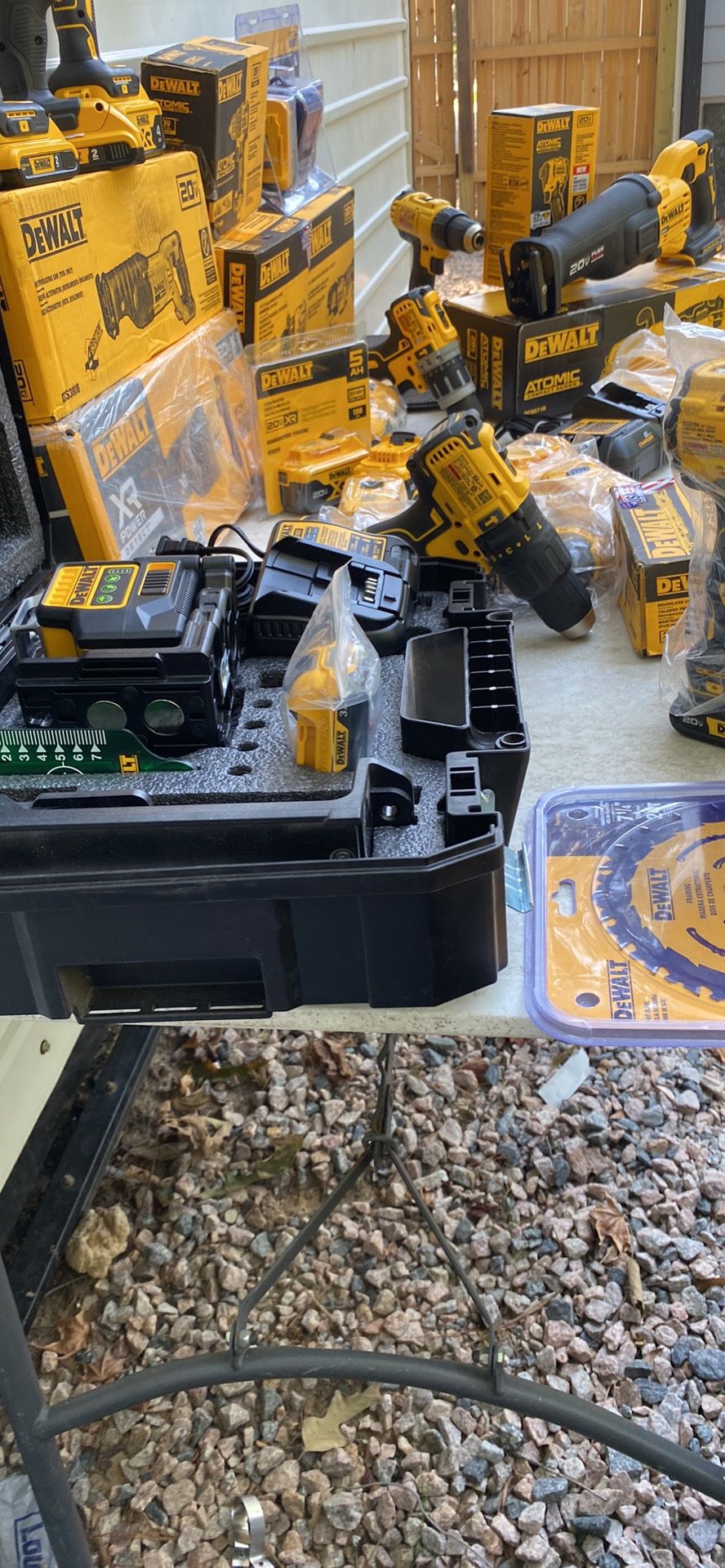 New tools, in good condition. Prices vary, ranging from $50 -$ 99 to $580 . There is a one month warranty , the money is not returned, only credit