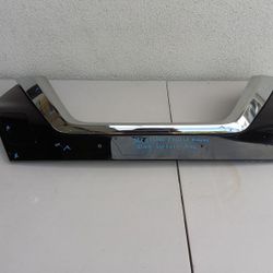 2022-2023 Nissan Versa Sv Front Bumper Lower Grille Oem Used