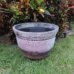 Preowned plastic resin large flower pot