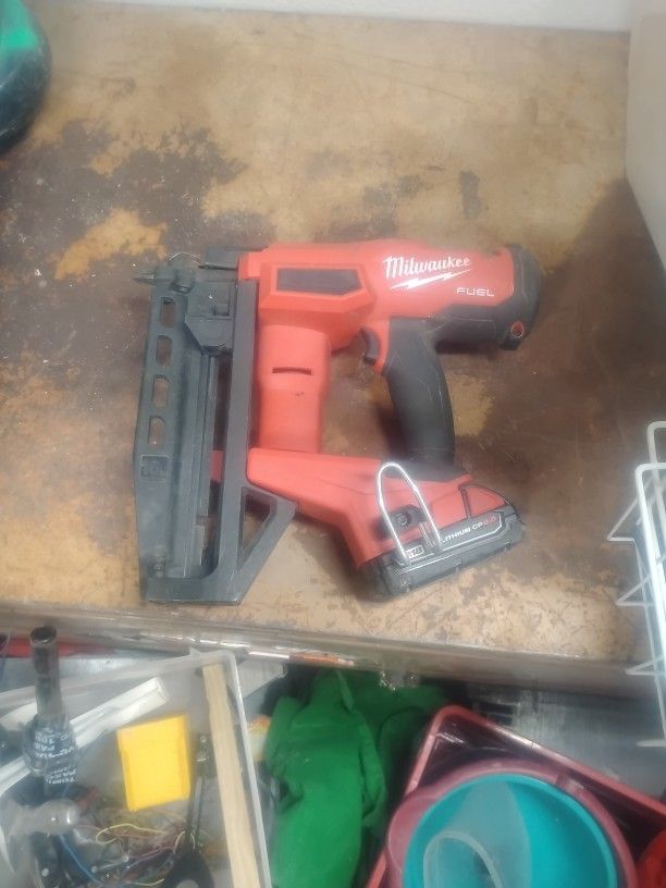 Milwaukee Nail Gun 16g