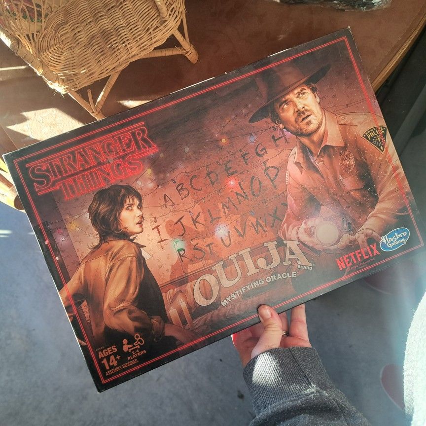 Stranger Things Ouija Board Game Mystifying Oracle by Hasbro COMPLETE Netflix