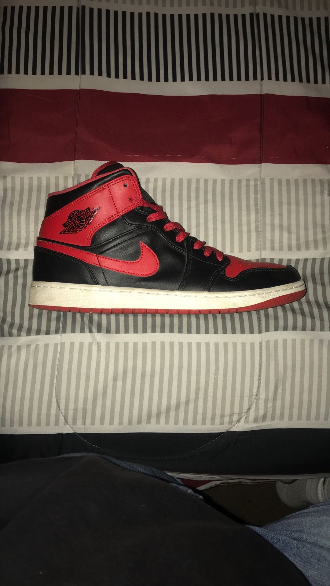 Jordan 1 mid Alternative bred