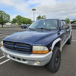 2003 Dodge Dakota Quad Cab V8 • SLT Pickup 4D 5 1/2 ft