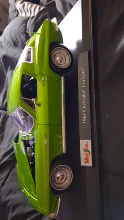 Brand new Maisto 1965 Chevrolet Corvette