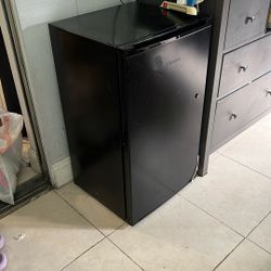 Black Mini Fridge For Sale 