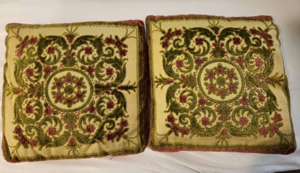 Vtg Mauve and Green Chenille Tapestry Accent Pillows Set