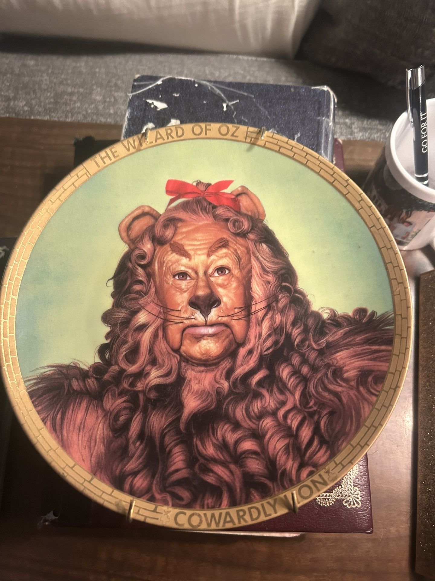 1989 Wizard of Oz, cowardly lion collectible plate