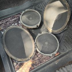 Speakers (2) 6x9 (2) 5 inch 