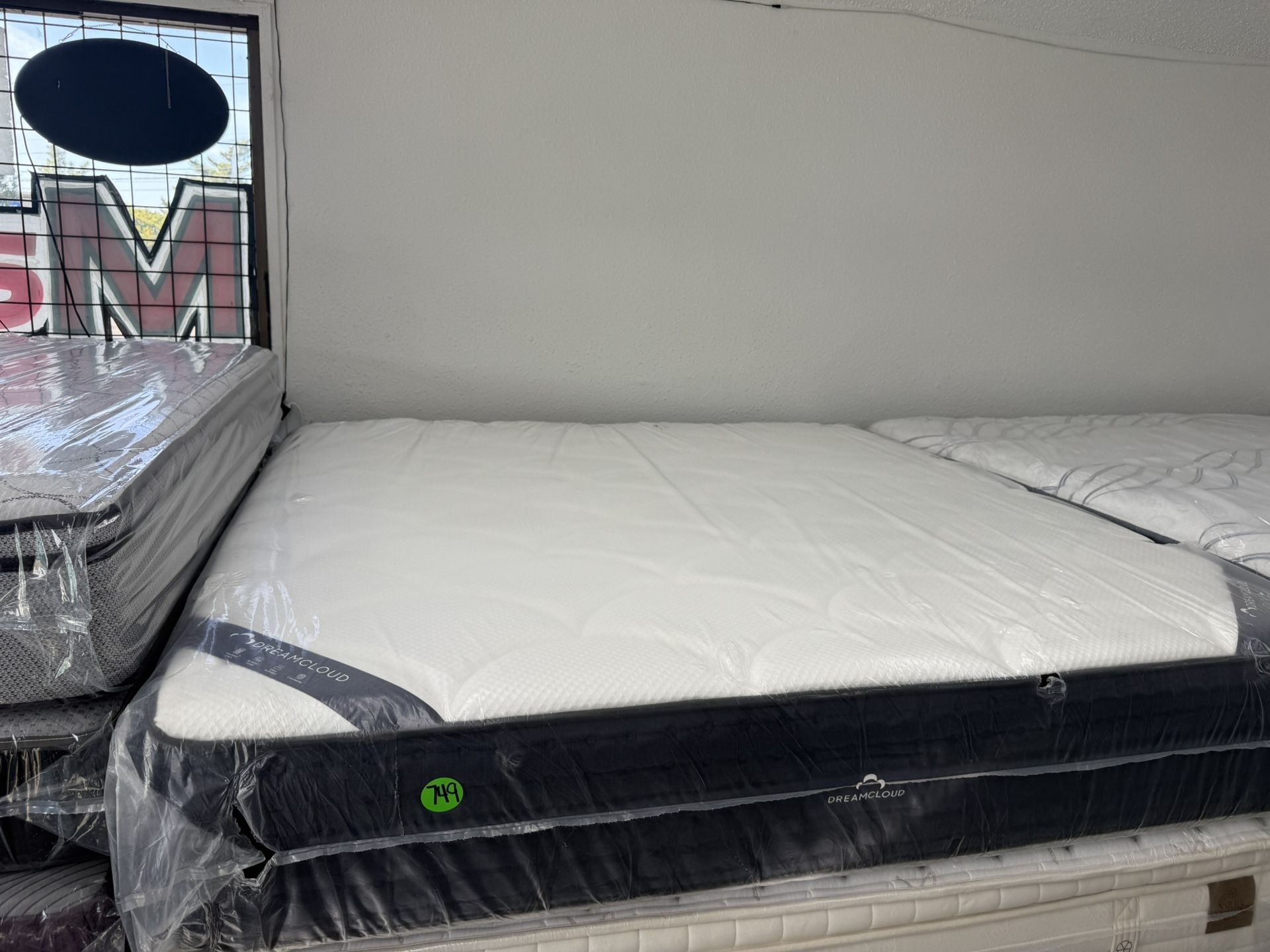 KING SIZE DREAMCLOUD MATTRESS & BOX SPRINGS BED SET