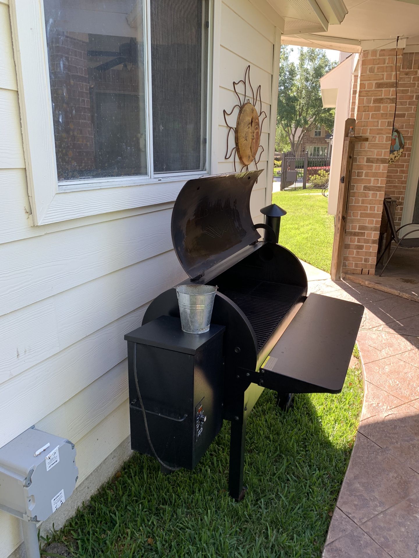 Traeger Pellet Grill TFB65LZB for Sale in Houston, TX OfferUp