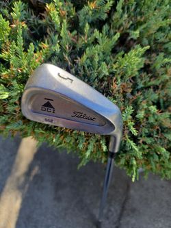 Titleist single #5 iron