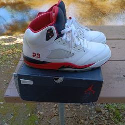 Air Jordan 5 Retro Size 11 White, Fire Red 2013 Release