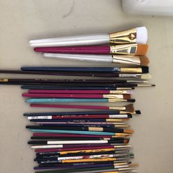 Oil paint brushes