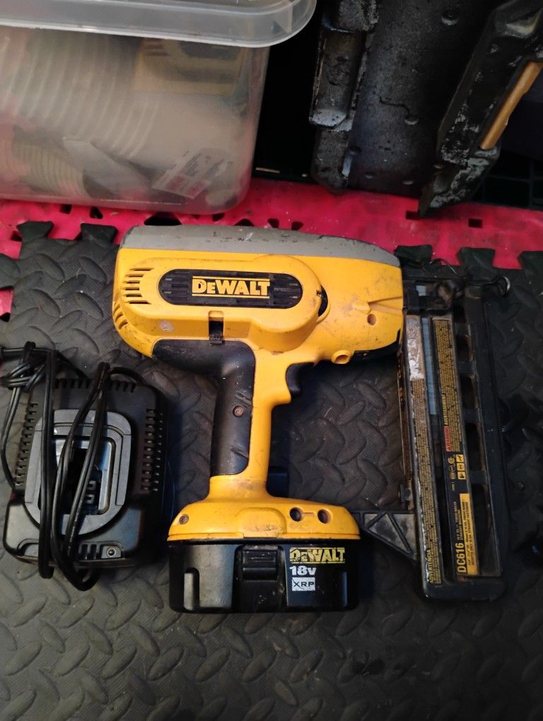 DeWalt 18v Cordless XRP Finish Straight Nailer Model DC616