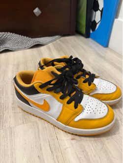 Jordan 1 bumblebee size 4.5 US men