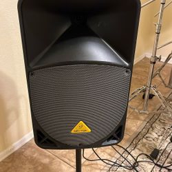 Behringer Powered Speaker 