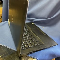 Dell Latitude 7490 - | Laptop Mag The Dell Latitude 7490 with an 8th Gen i7 (like the i7-8650U) is a robust, portable business laptop known for its so