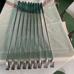 TOUR 200 IRON SET GOLF CLUBS 