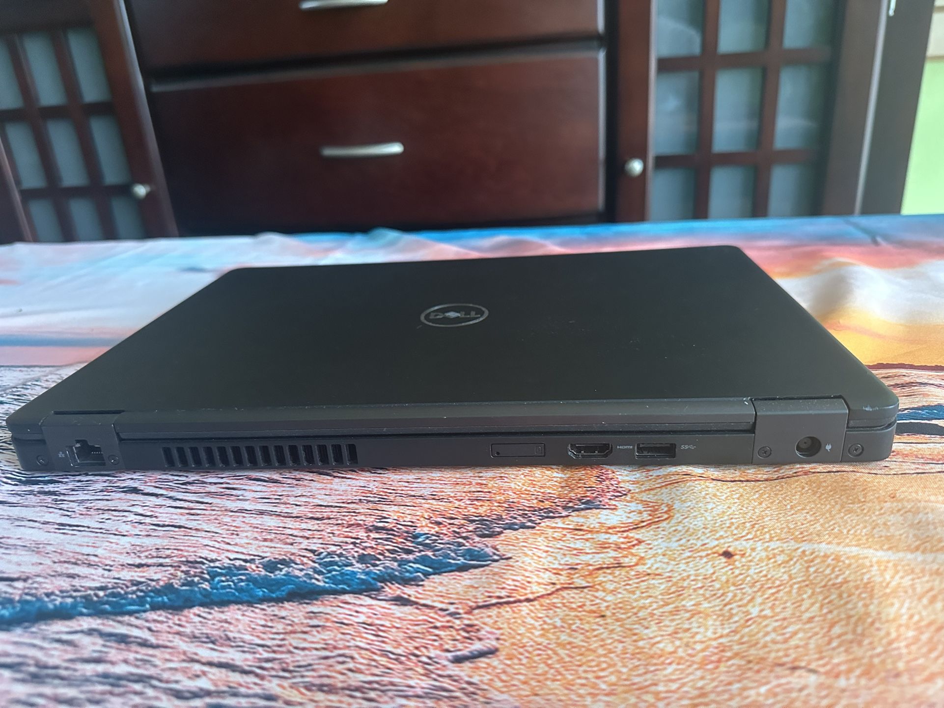 Fast Ultrabook Laptop - i7 8th + 32gb Ram