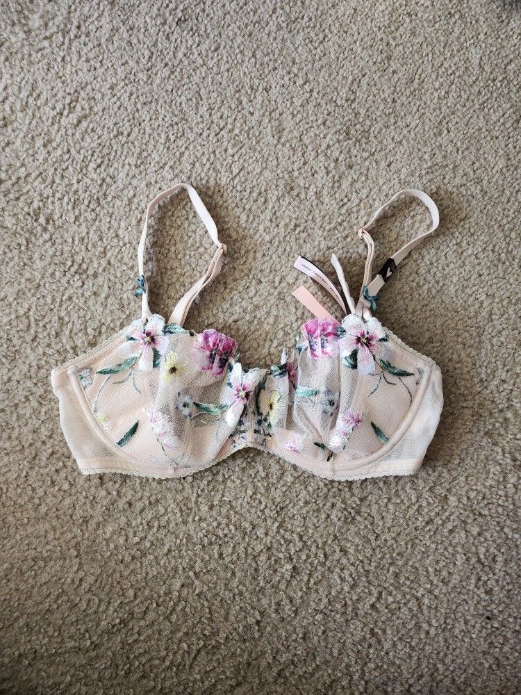 Victoria's Secret Floral Lace Embroidered Bra - Cream and Blush Pink 32 D
