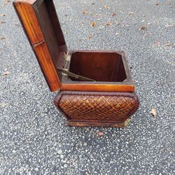 ANTIQUE BOX FOR  SALE 