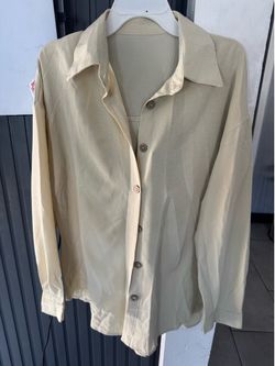 New woman’s blouse, medium size woman