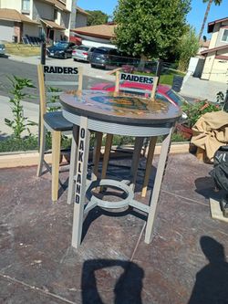 Raider Table 2 High Chairs