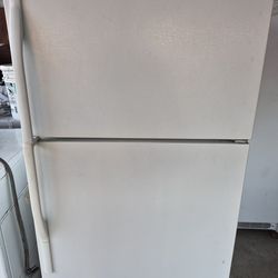 Kenmore Refrigerator ( Free Local Delivery Available )