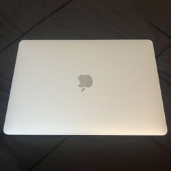 2020 MacBook Air M1 – Silver – Broken Screen – Includes Charger