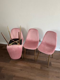 Set of 4 pink velvet chairs
