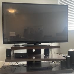 75 ‘ inch Flatscreen With 5 Sony Home theater Speakers And Apple TV 