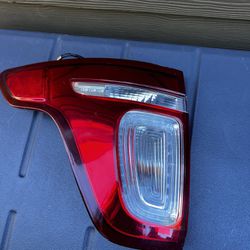 2013 Ford Explorer Tail Light LH