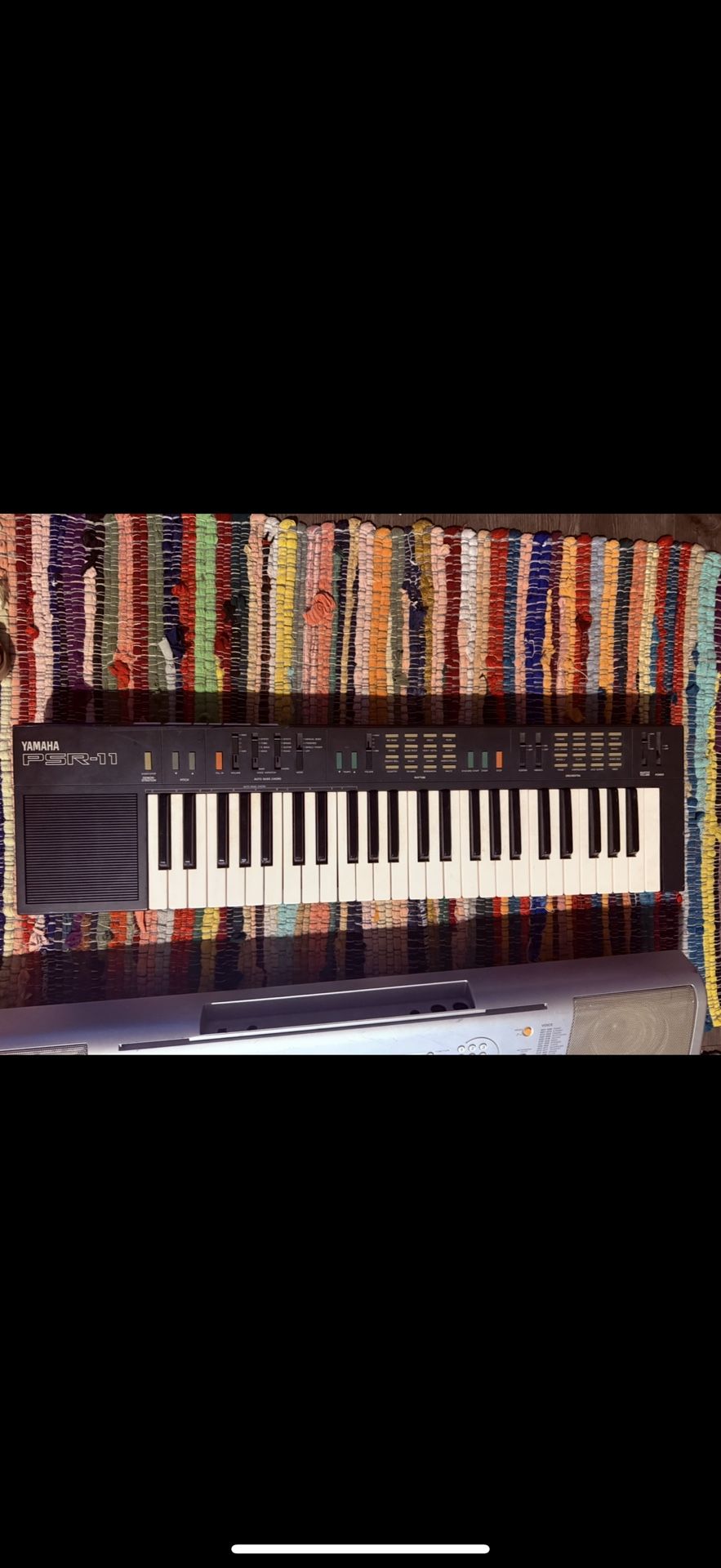 Yamaha PSR-11 vintage keyboard synthesizer w/ 12v power adapter