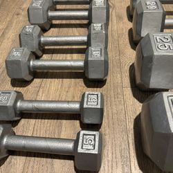 Beautiful Set Of Hex Cast Iron Dumbbells  In NEW CONDITION Total: 190 lbs