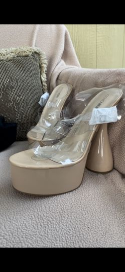 Women’s Nude Fashion Nova Pumps Heels Size 12