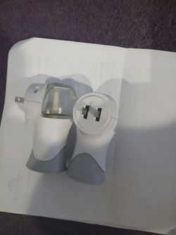 2 AIR WICK PLUG IN HOLDERS