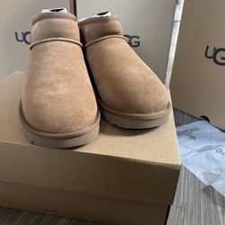 New UGG  women’s Boot Size 5 