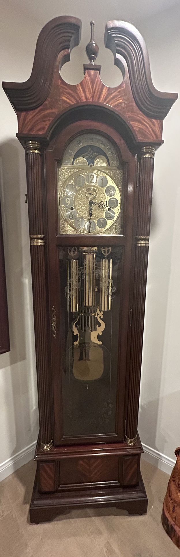 Beautiful Large Grandfather Clock $1,000
