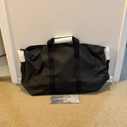 PRICE FIRM Rains Hilo Weekend Travel Duffle Bag Waterproof Black NEW w/Tags MSRP $125