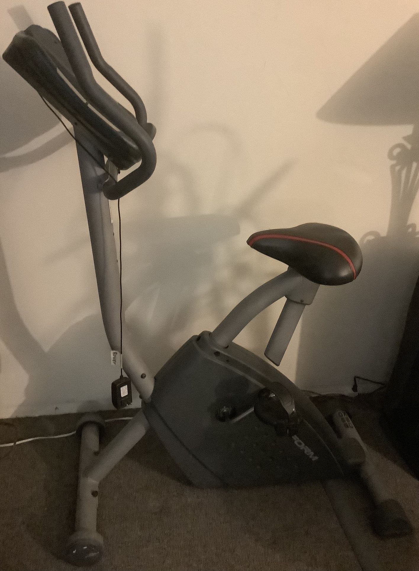 PRO FORM STATIONARY EXERCISE BIKE in EXCELLENT CONDITION 