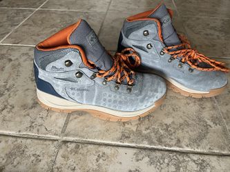 Columbia Hiking Boots (Women, 8)