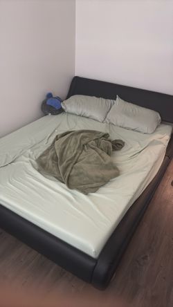 bed frame + mattress queen