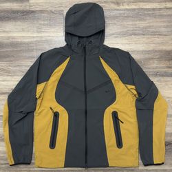 New Men's Small Nike Tech Dri-FIT Woven Color-Block Windrunner Loose Jacket