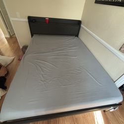 Bedframe Queen size