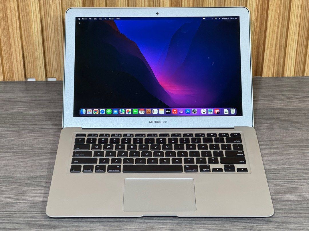 Apple MacBook Air 13” Intel I7 Processor 8GB RAM 256GB SSD $200