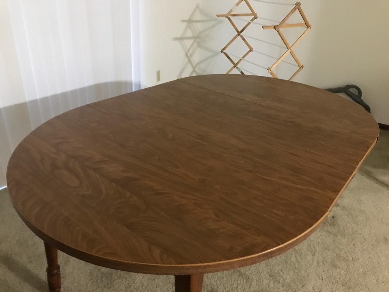 Wooden dining g table with 2 extension leaves