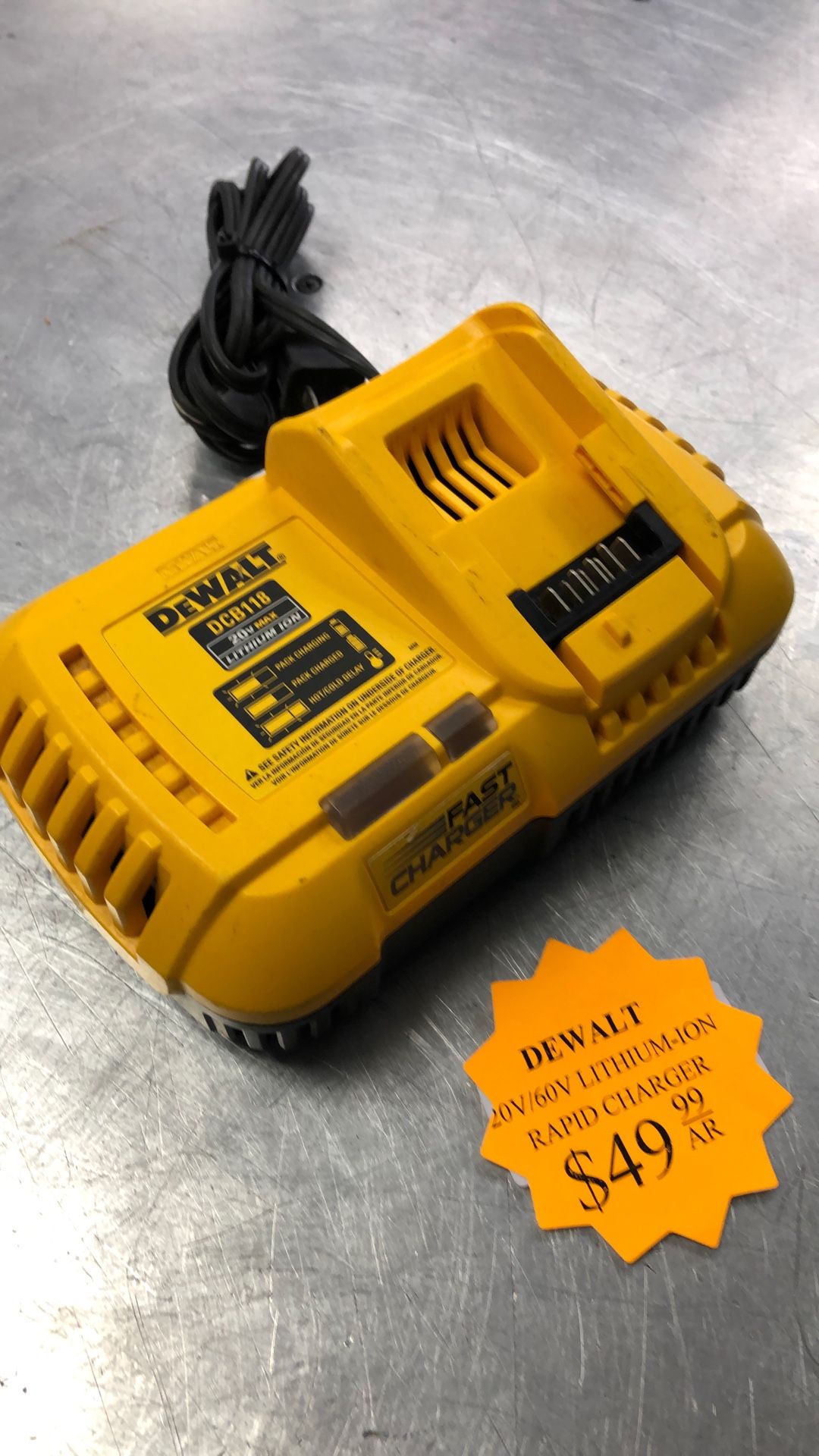 1003 Dewalt DCB118 20v/60v Lithium Ion Fast Charger 527891