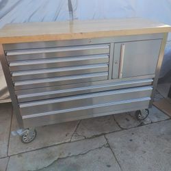 Tool Box Stainless Steel, No Sure Of The Brand. 48"L 37"H18"D. Has Key But Doesn't Lock.