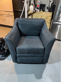 SWIVEL CHAIR
